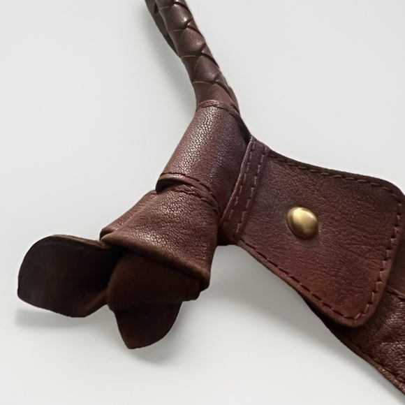 Modalu London Brown Leather Shoulder Bag with Braided Detail - Picture 4 of 15